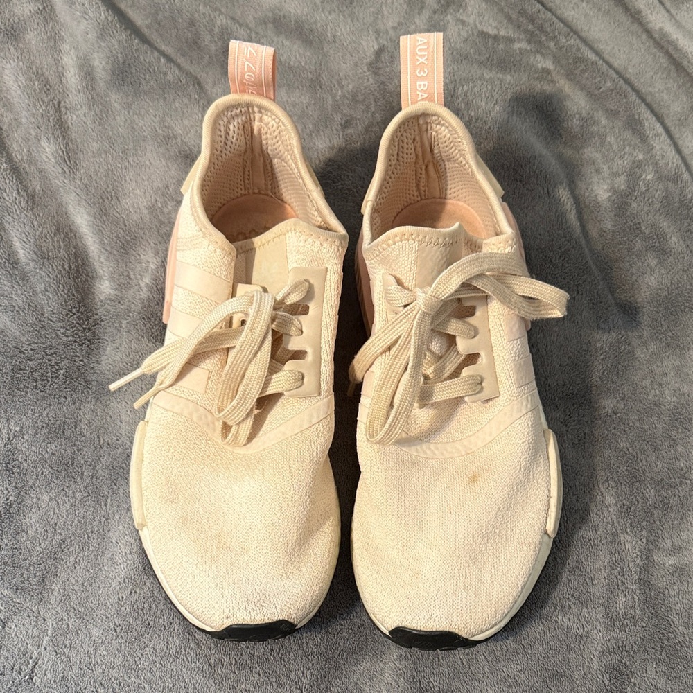 Women's Adidas tennis shoes size 8 1/2